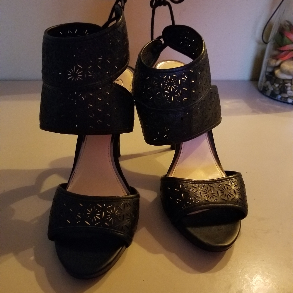 Cute Jessica Simpson laser cut sandals